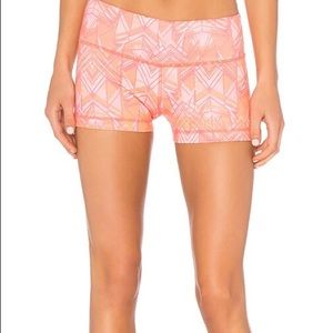 Alo Big Waves Short in Guava Indio